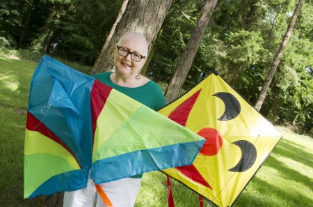 Cancer Survivor, Joanie Hanley, has raised €21,000 to date and counting for cancer research through her fundraising events such as Kitefest. The fourth annual Kitefest will take place on Father’s Day, Sunday, 19 June, at Millstreet Country Park from 1pm to 5pm.