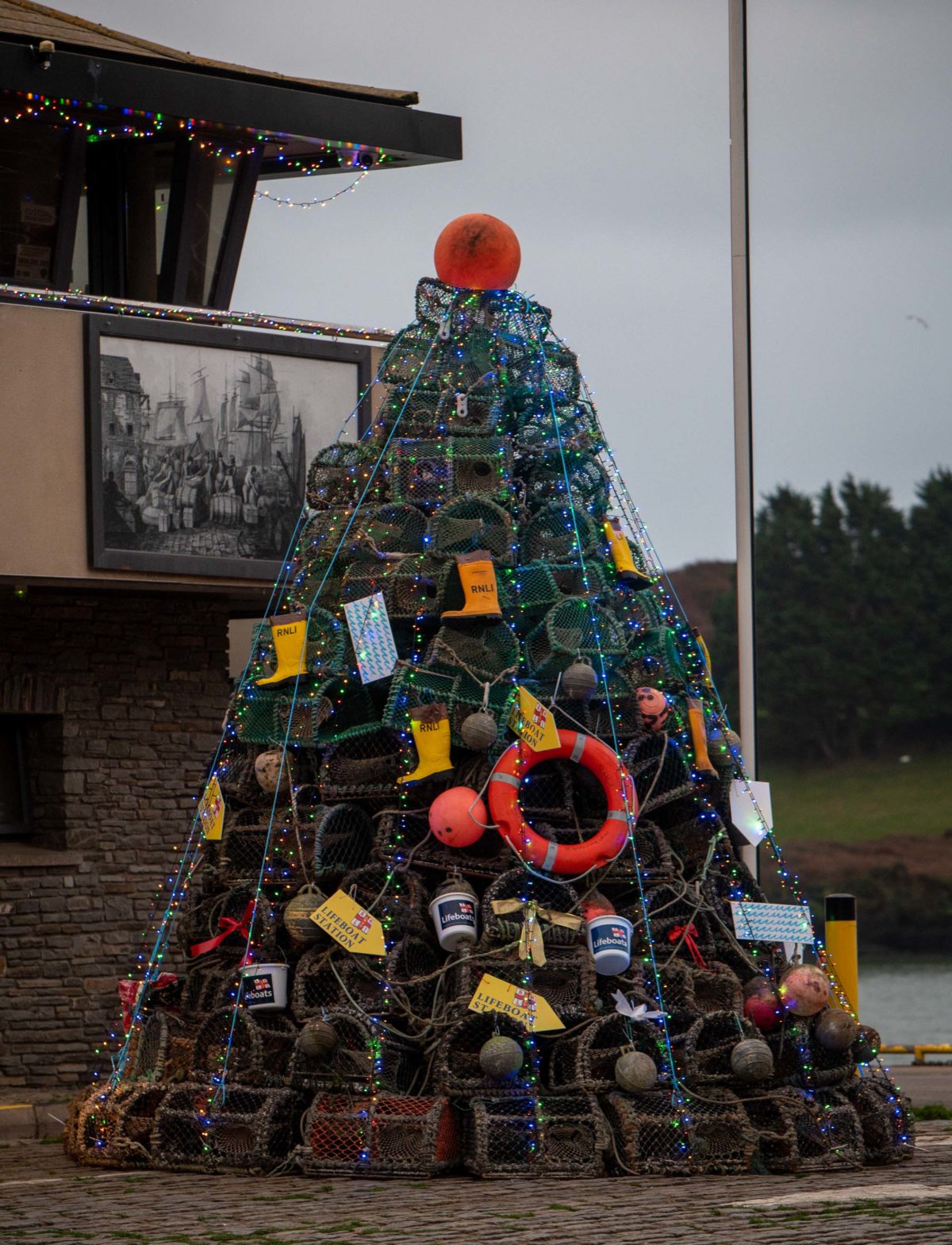 Kinsale fisherman builds 15ft Christmas tree made from lobster pots to help saves lives at sea