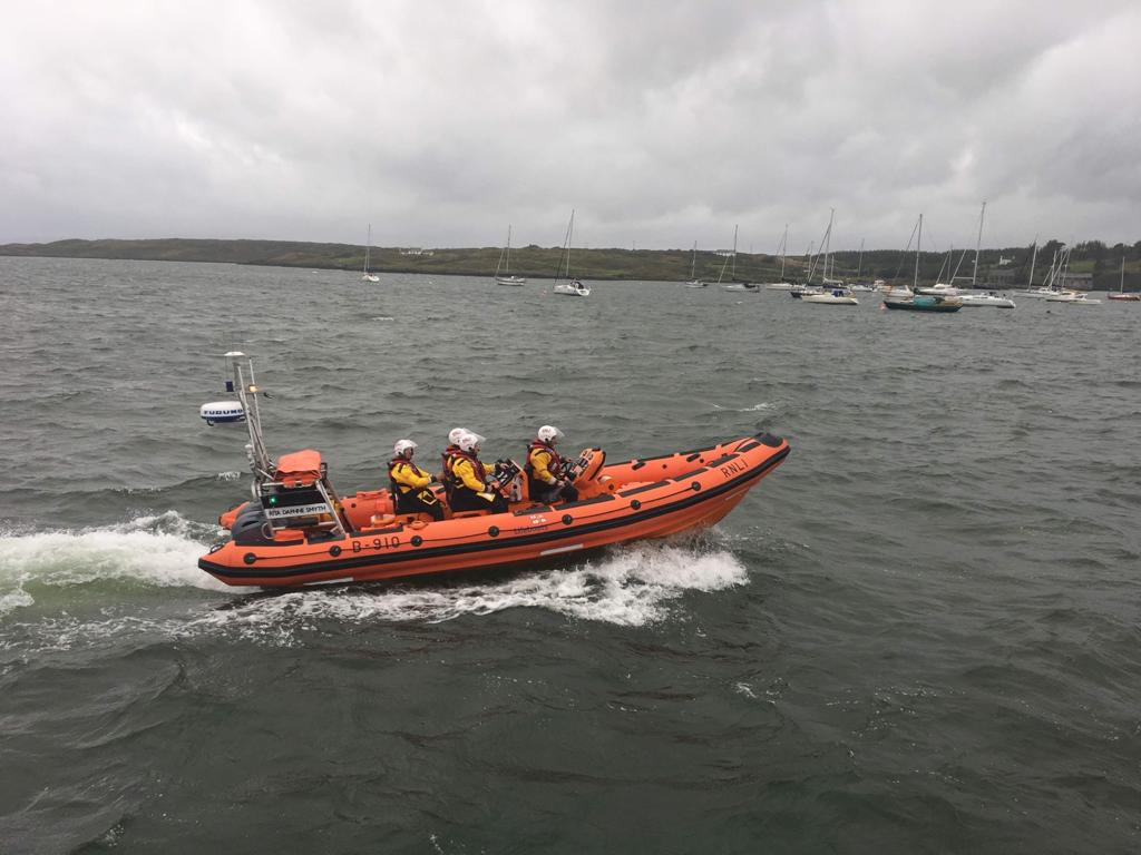Baltimore RNLI respond to mayday: rescue 5 people from yacht off Sherkin - Vimarsana News