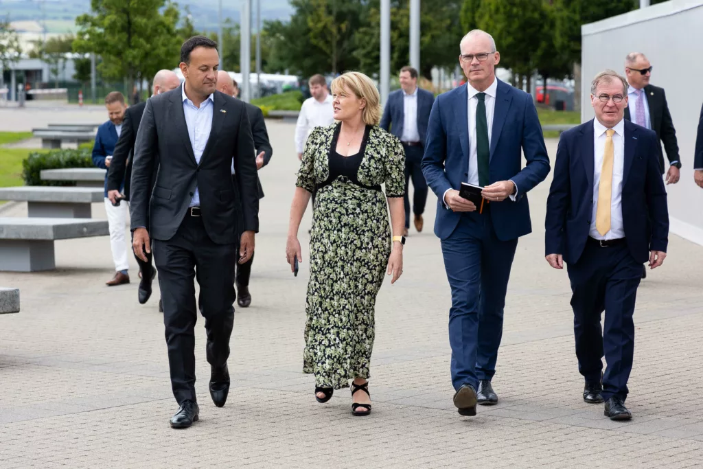 Taoiseach Leo Varadkar visits Apple Hollyhill Campus - Vimarsana News