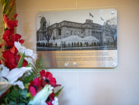 Covid vaccination plaque unveiled at City Hall - Vimarsana News
